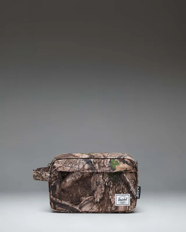 herschel-supply-realtree-chapter-travel-kit image 1