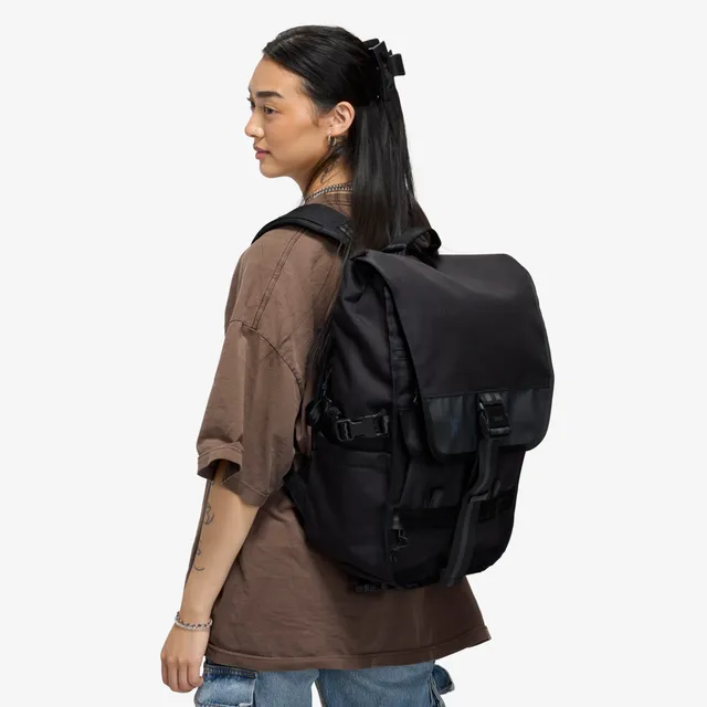 chrome-industries-warsaw-30l-pack-travel-backpack-with-quick-access-flap-top image 1