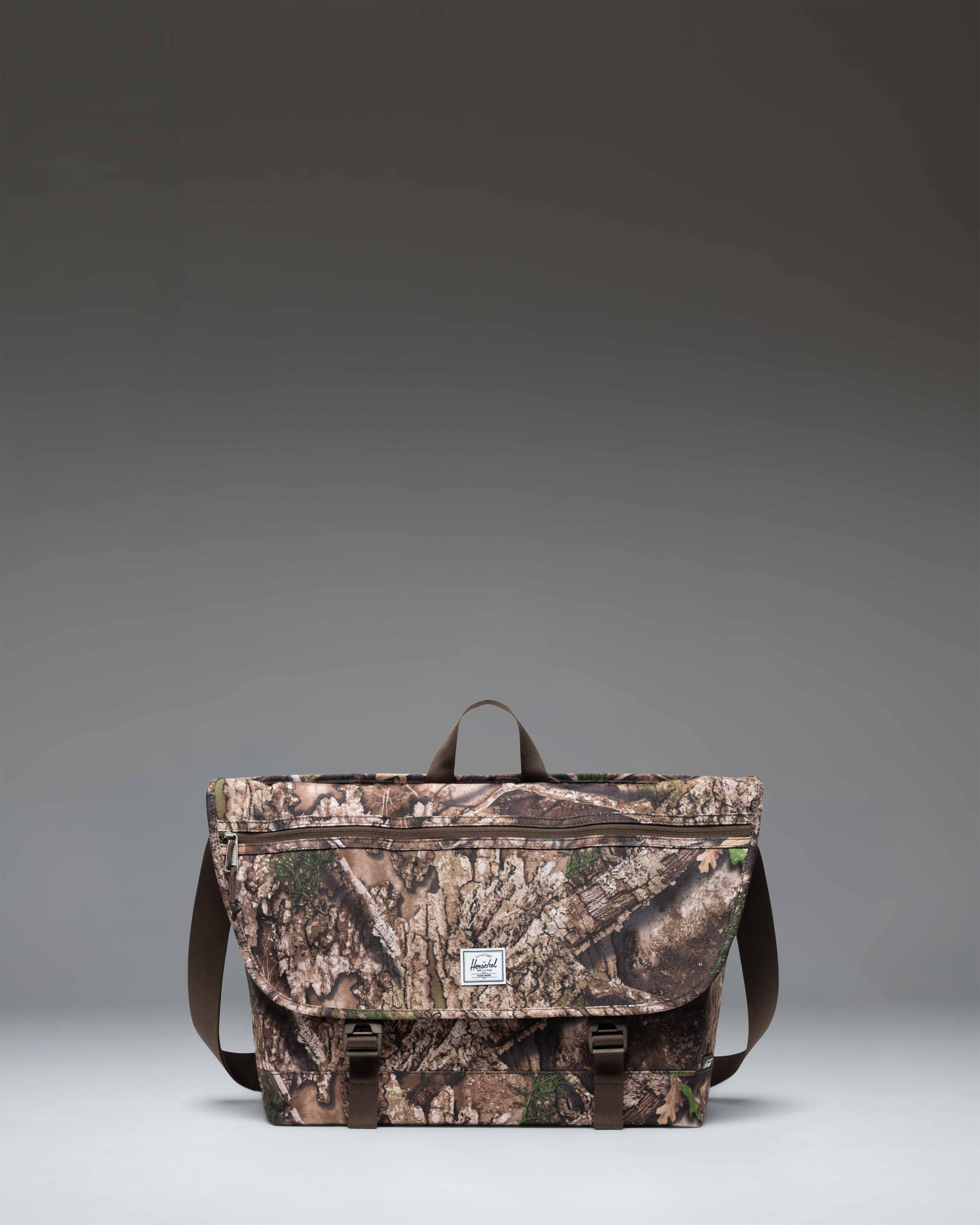 herschel-supply-realtree-cove-messenger image 1