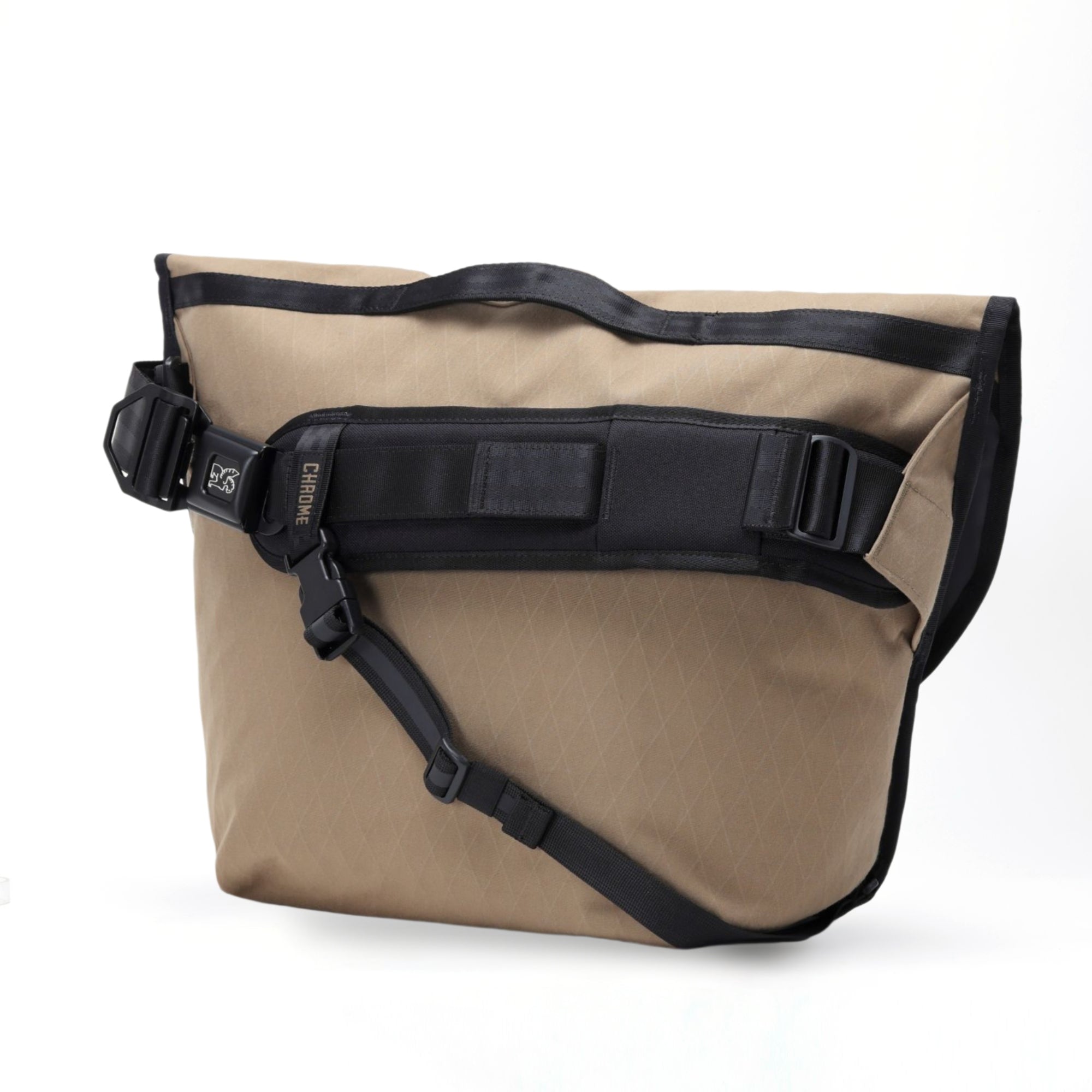 chrome-industries-citizen-15l-messenger-compact-messenger-bag-with-laptop-sleeve image 6