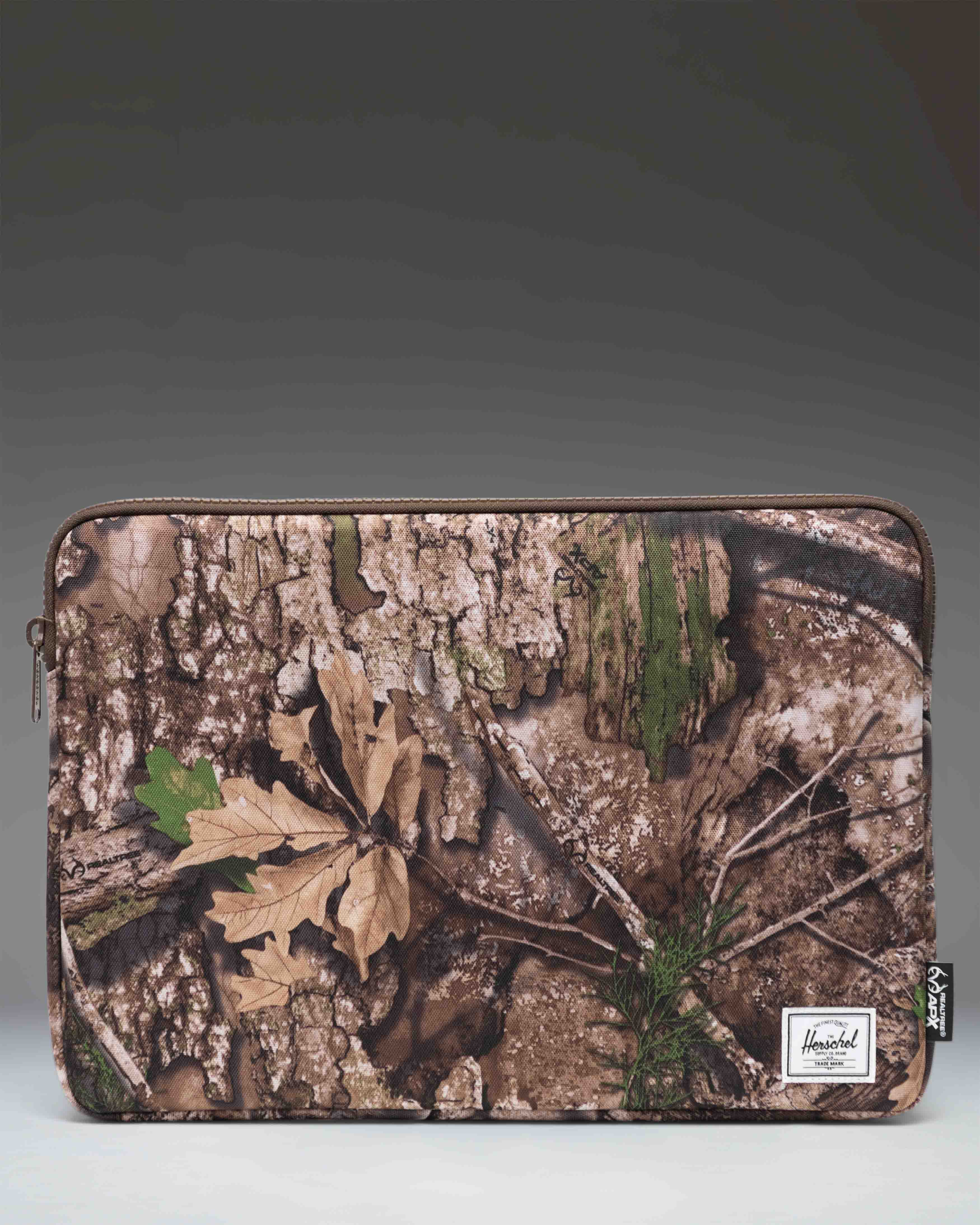 herschel-supply-realtree-anchor-15-16-inch-sleeve image 1