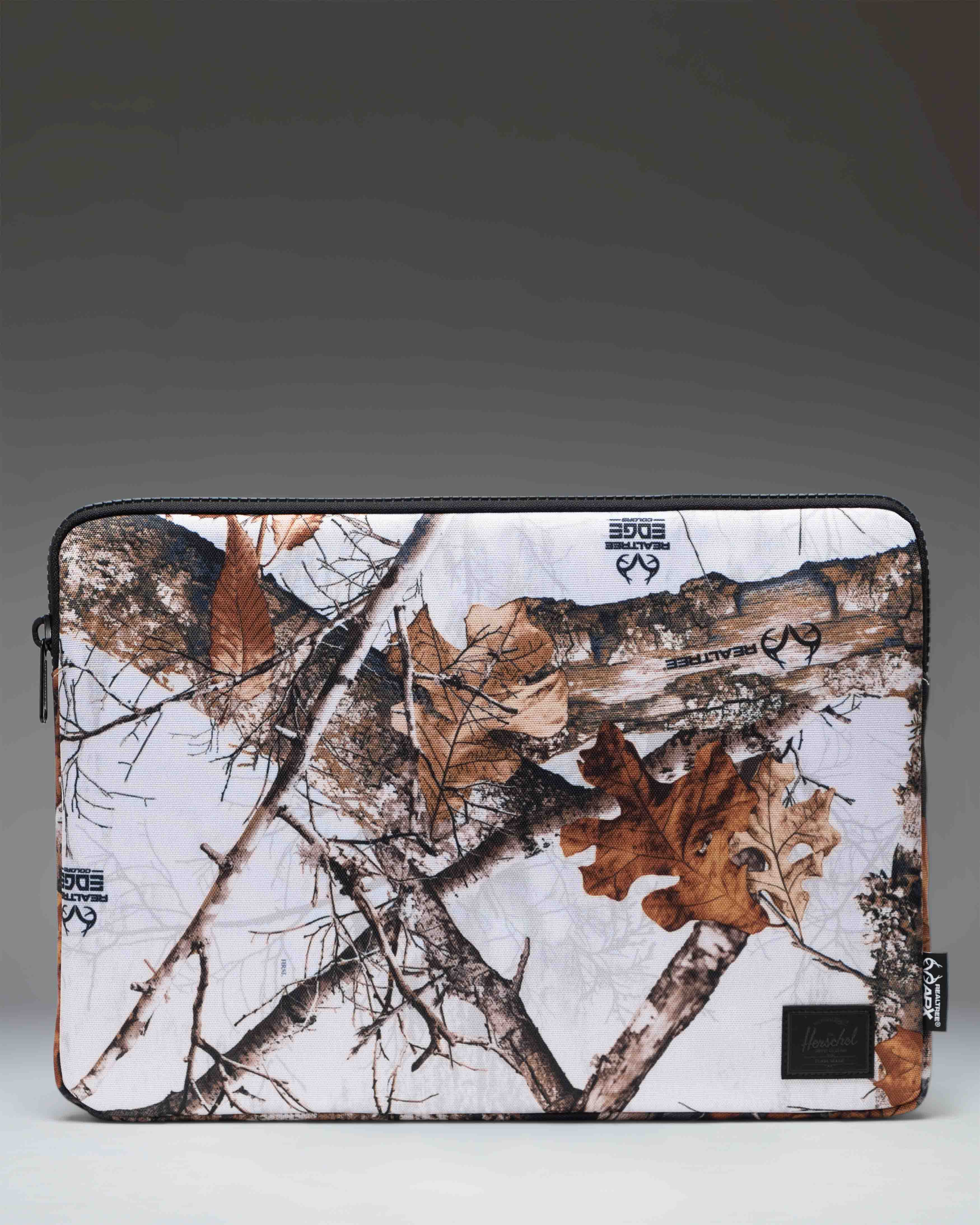 herschel-supply-realtree-anchor-15-16-inch-sleeve image 2