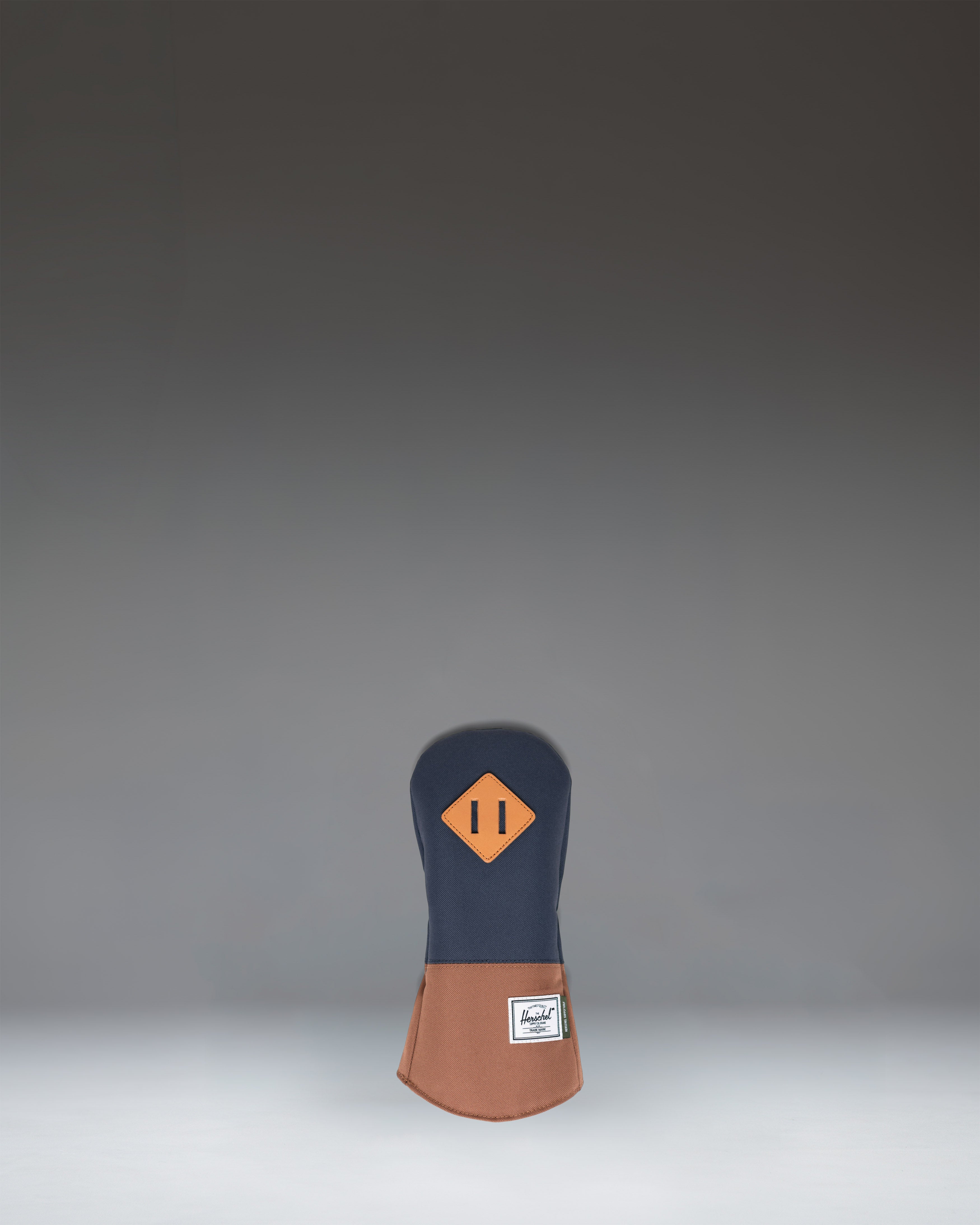 herschel-supply-heritage-fairway-wood-head-cover image 3