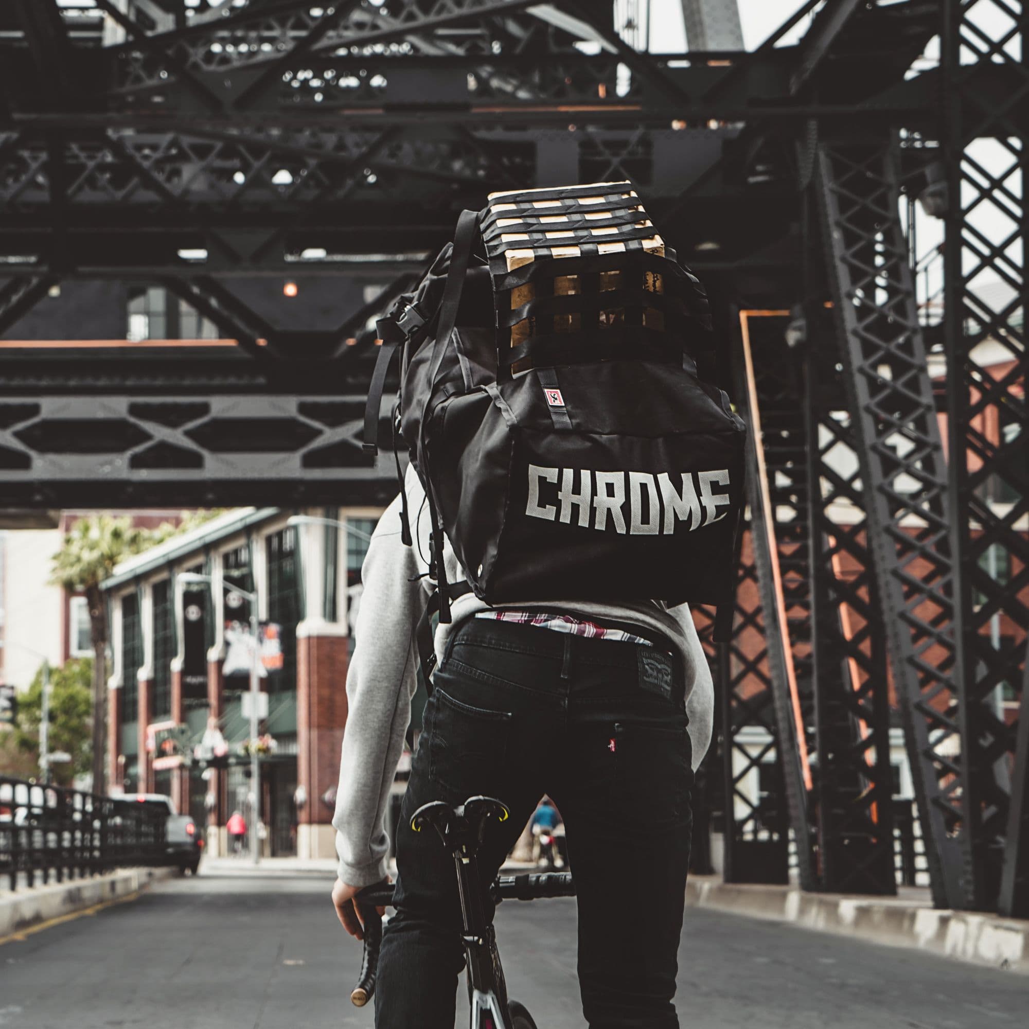 chrome-industries-barrage-pro-80l-pack-waterproof-roll-top-hauler image 7