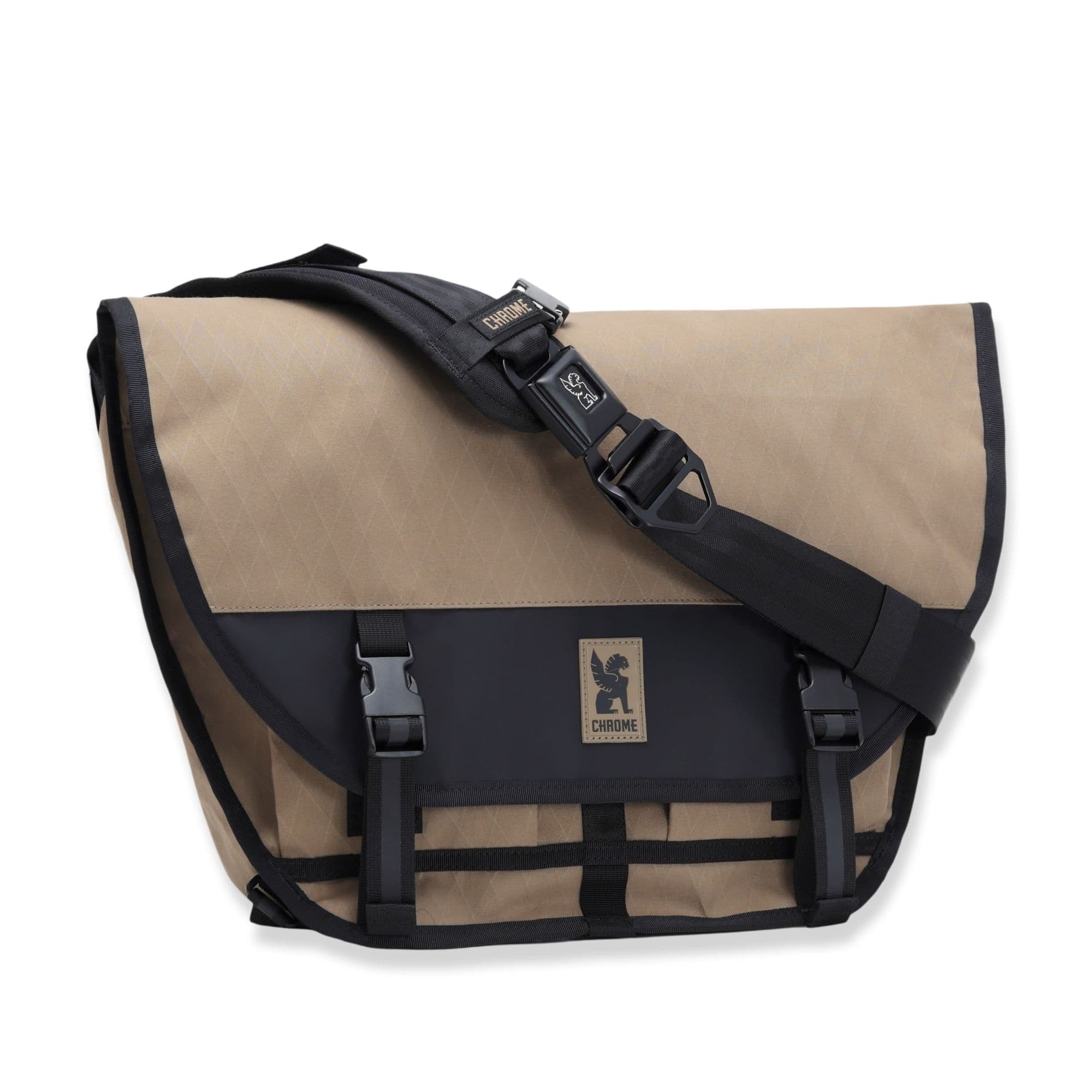 chrome-industries-citizen-15l-messenger-compact-messenger-bag-with-laptop-sleeve image 5