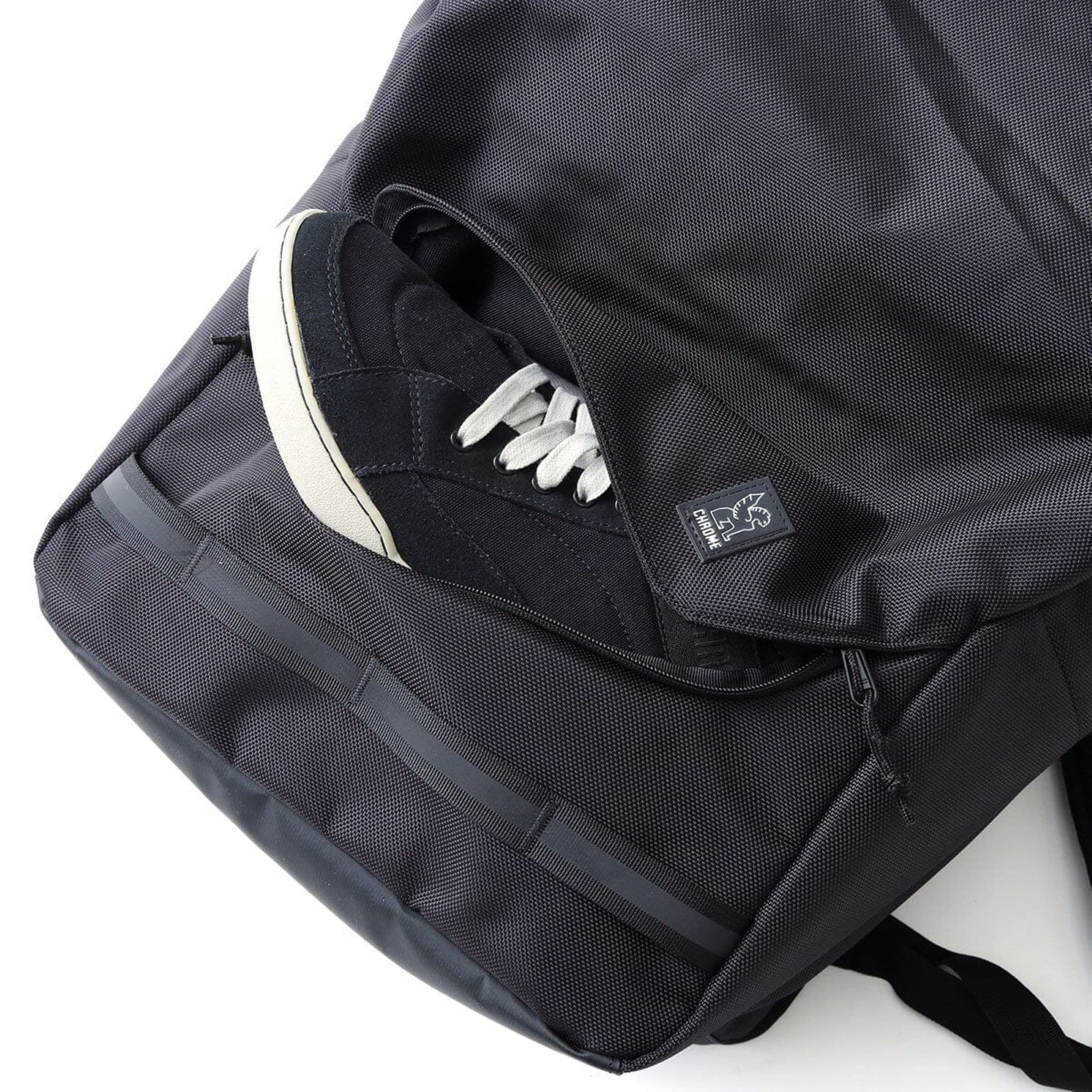 chrome-industries-extlek-24l-pack-weather-resistant-commuter-backpack image 5