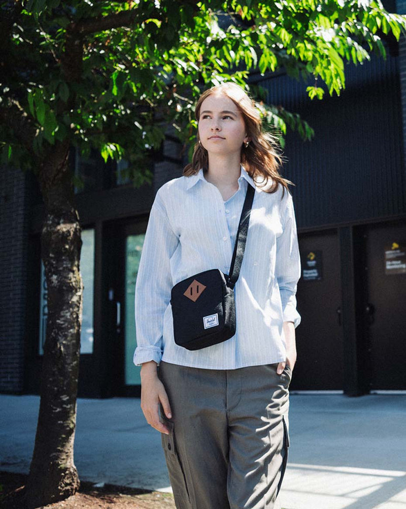 herschel-heritage-crossbody-bag-classic-series image 3