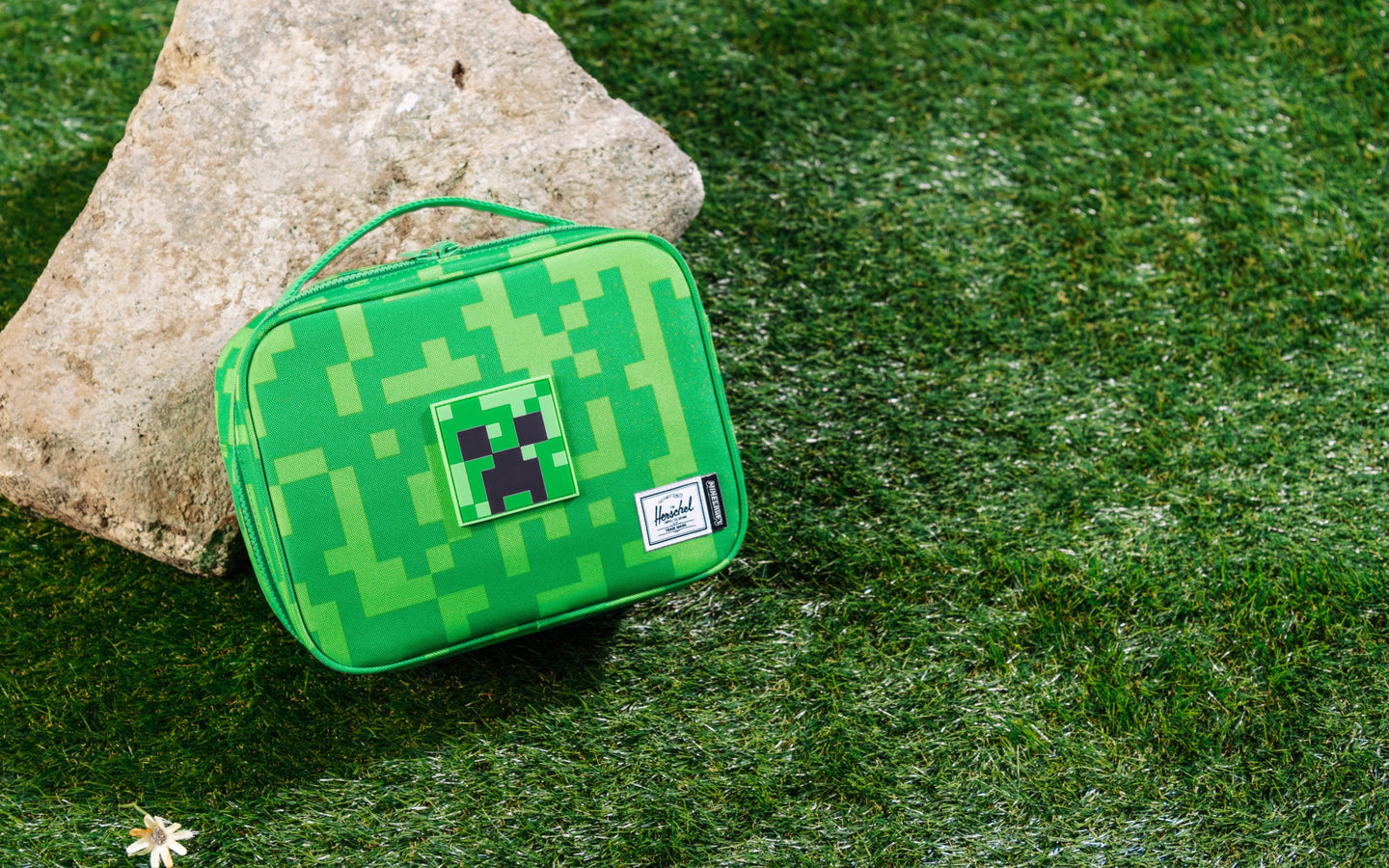 herschel-supply-minecraft-pop-quiz-lunch-box-insulated-kids-lunch-cooler-with-mi image 5