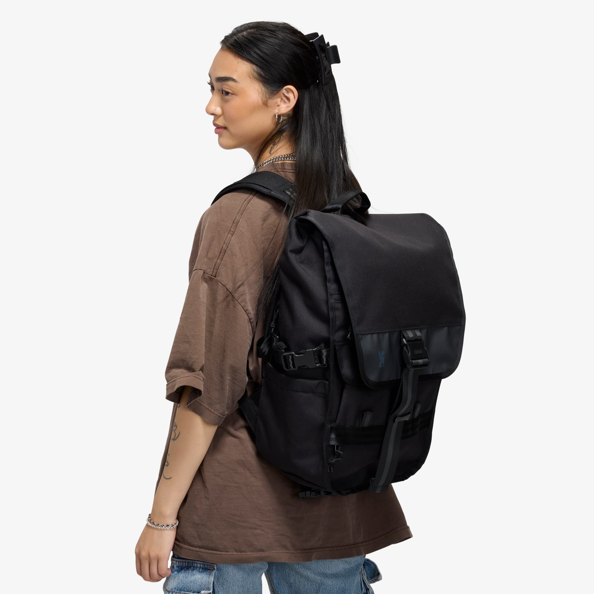 chrome-industries-warsaw-30l-pack-travel-backpack-with-quick-access-flap-top image 1